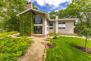 Exterior - Ocean Avenue Retreat 4BDR (Kennebunkport)