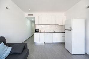Kühlschrank, Mikrowelle, Geschirrspüler