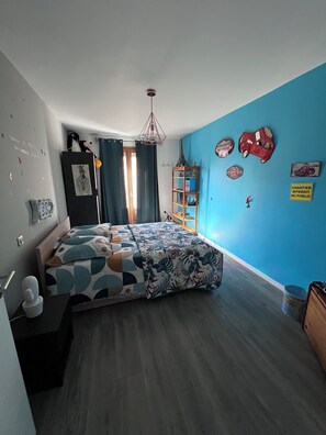 Room - HOUSE ON THE RAMPARTS (Aigues-Mortes)