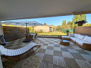 Outdoor dining - Vrbo Property (Le Beausset)