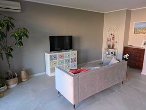 Living area - Vrbo Property (Le Beausset)