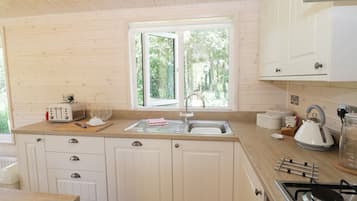 Dishwasher, cookware/dishes/utensils