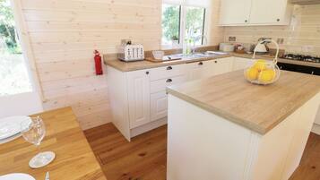 Dishwasher, cookware/dishes/utensils
