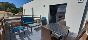 Outdoor dining - Spacieux logement 1 chambre et terrasse (Saint-Jean-de-Monts)