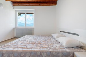 WiFi, bed sheets
