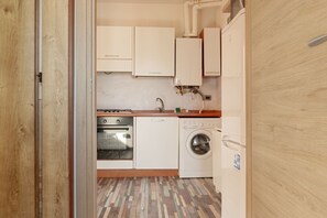 Fridge, microwave - Scopri il comfort del nostro bilocale, situato nella tranquilla zona di Cisanello, a Pisa. L'appartamento, completamente nuovo, è ideale per coppie, famiglie o viaggiatori singoli in cerca di un soggiorno moderno e confortevole.L’appartamento è dotat (Pisa)