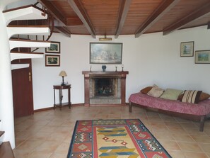 Living area - Holiday Home 'Moinho Velho' with Private Pool, Private Terrace and Wi-Fi (Cristelo)