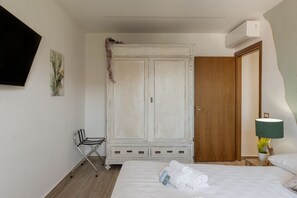 Desk, iron/ironing board - Olivo: Pool & Nature 15 mins to Pisa | Domio (Cascina)
