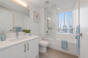 Classic-Zimmer | Badezimmer | Kostenlose Toilettenartikel, Haartrockner, Handtücher, Seife