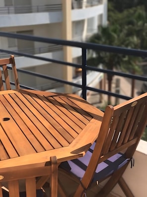 Outdoor dining - Apartment 'Rei  3º S' with Balcony, Wi-Fi and Air Conditioning (Quarteira)