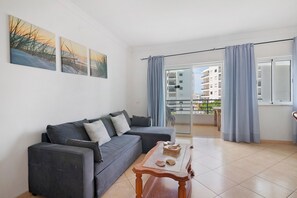 TV - Apartment 'Rei  3º T' with Balcony, Wi-Fi and Air Conditioning (Quarteira)
