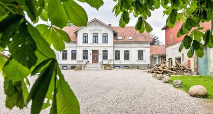 Holiday Apartment on Traditional Three-Sided Farm