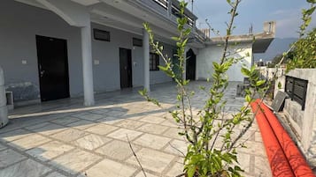 Deluxe Double Room | Property grounds