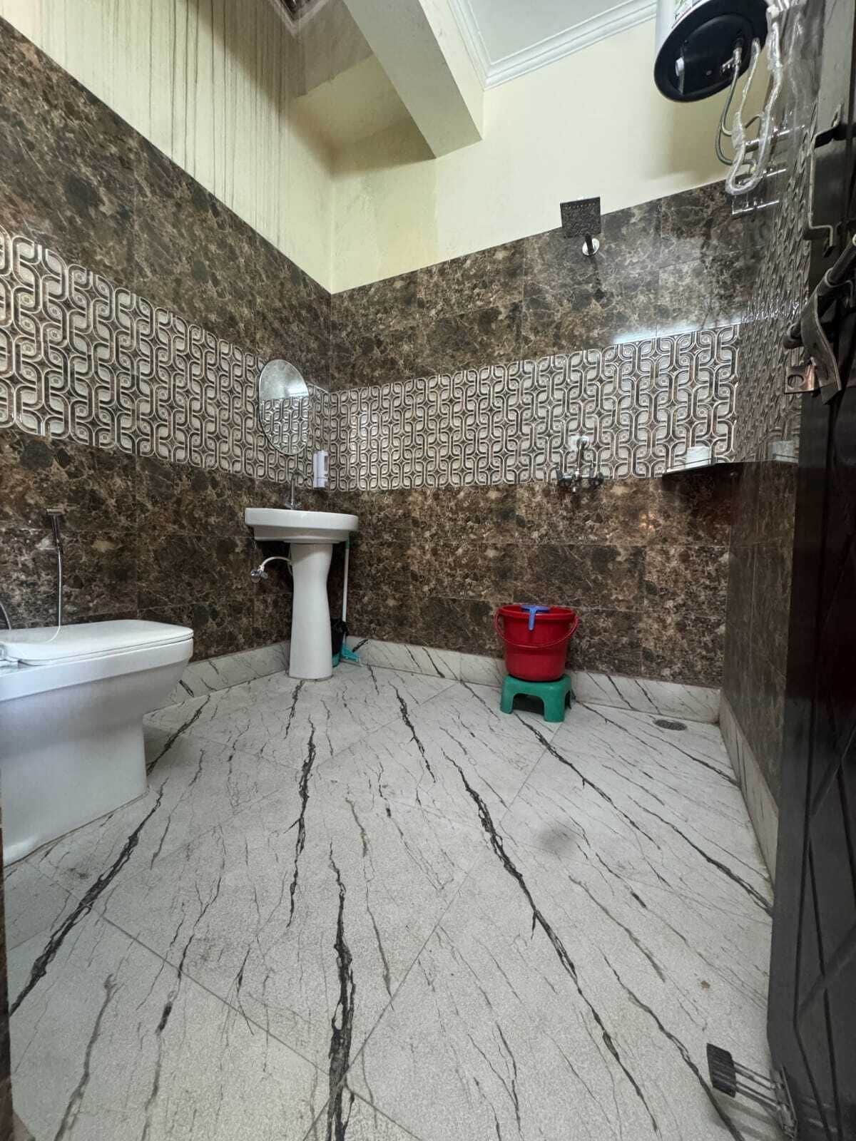 Ducha, toallas, jabón, shampoo