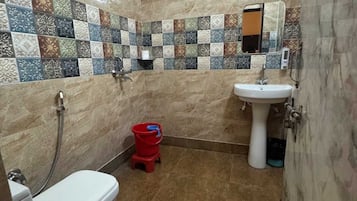 Family Room | Bathroom