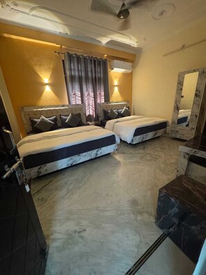 Family Room | Free WiFi