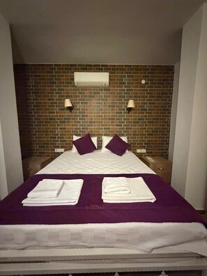 Desk, free WiFi - Alatrio Hotel Alaçatı (Izmir)