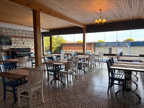 Outdoor dining - Alatrio Hotel Alaçatı (Izmir)