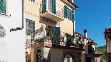 Apartamento, sacada, vista para a cidade | Fachada