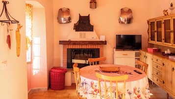 Apartment, Balcony, City View | Dining