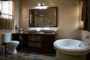 Comfort Double Room, Patio, Garden View | Bathroom | Towels, soap, shampoo, toilet paper