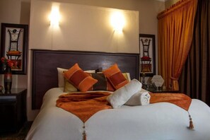 ห้องคอมฟอร์ทดับเบิล, ลานระเบียง, วิวสวน | ตู้นิรภัยในห้องพัก, โต๊ะทำงาน, ผ้าม่านกันแสง, เตารีด/โต๊ะร  ีดผ้า