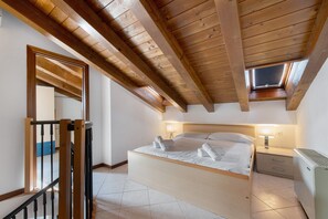 Iron/ironing board, WiFi, bed sheets - Vivienne In Front Of Pool Holiday Home with Shared Pool, Wi-Fi & Air Conditioning (Desenzano del Garda)