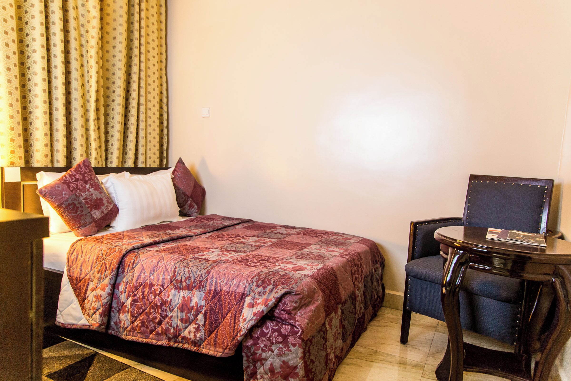 Basic Room | Desk, free WiFi