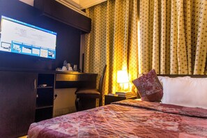 Desk, free WiFi - Iec villa resort (Abuja)