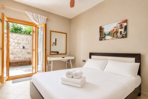 Tabla de planchar con plancha, wifi y ropa de cama 