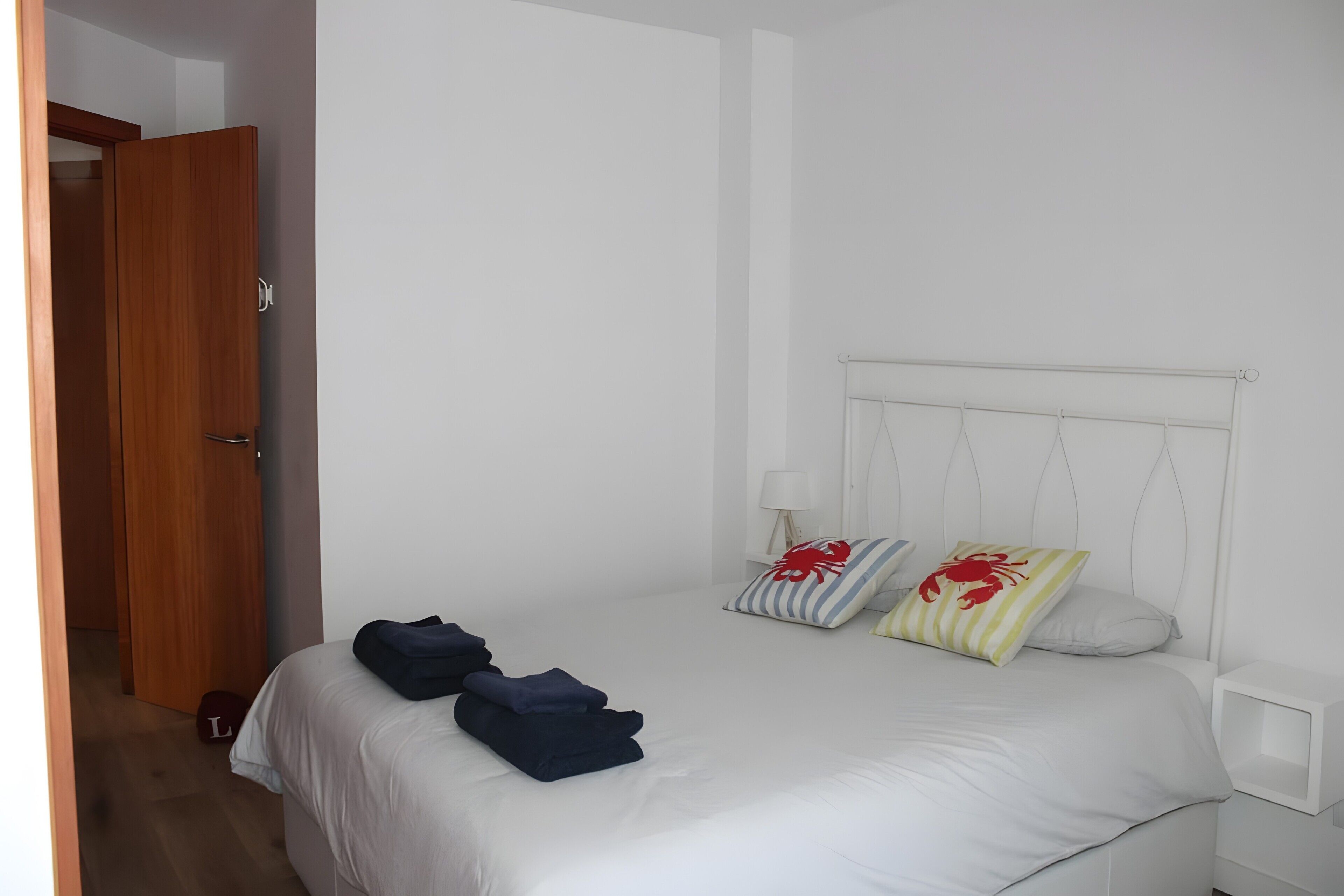 WiFi, bed sheets
