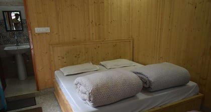 Devdaar Cottage Gangotri