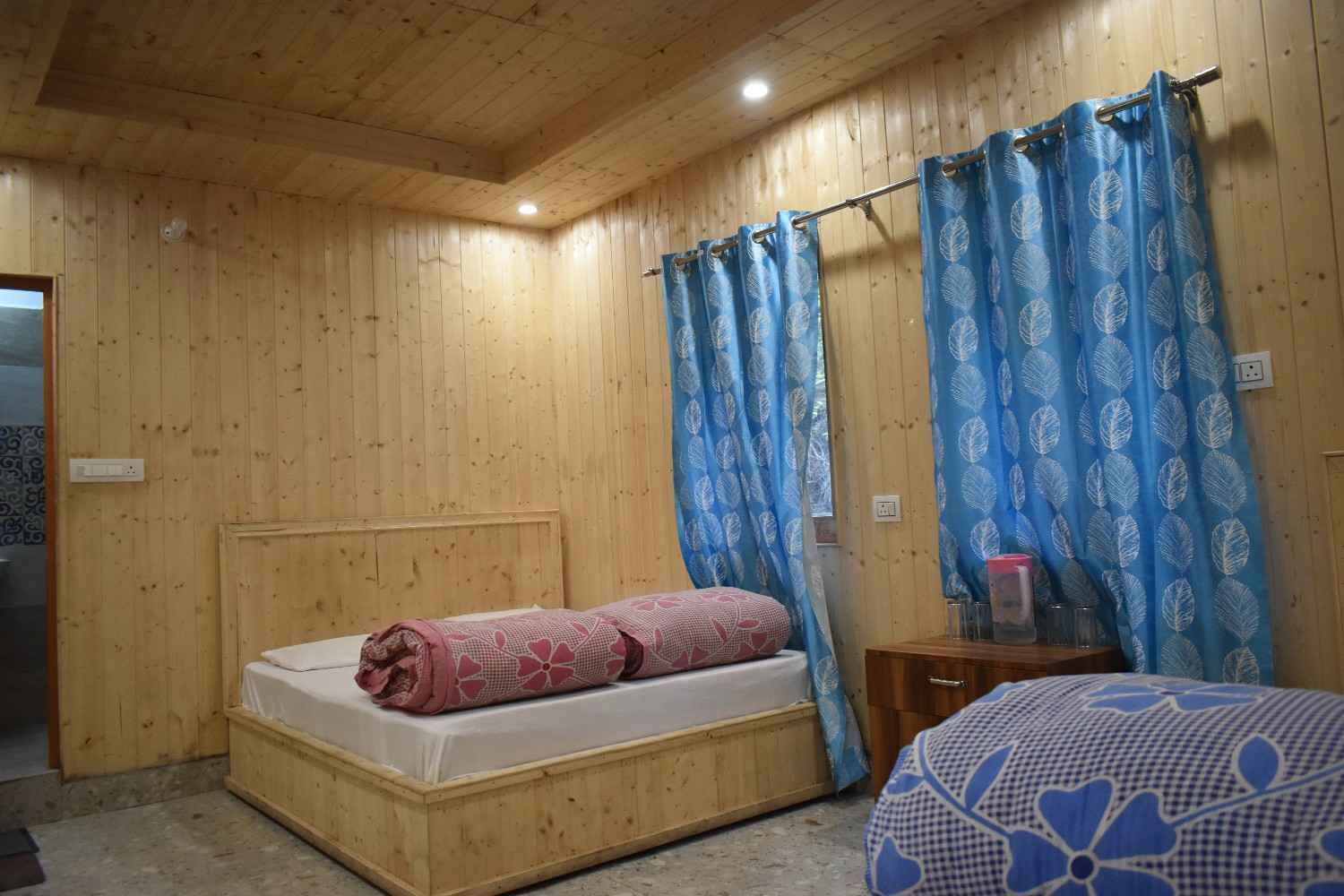 مكتب ومساحة عمل للكمبيوتر المحمول وواي فاي مجانًا
