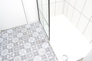 Quarto casal standard, vista para a cidade | Banheiro