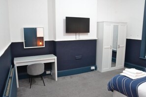 Chambre Standard avec lits jumeaux, vue sur la ville | Accès au Wi-Fi (inclus)