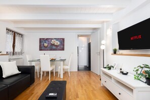 Living area - Cozy 45m2 apartment, ideal for 4 people, located on the ground floor of a building.The accommodation is located in a residential area 2 steps from the famous Prada Foundation, center of culture and fashion, and a short distance from the Milano Porta Rom (Milan)