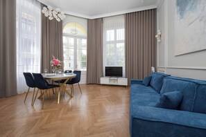 TV, offices - Elegant Apartment with a balcony | Excellent location near the Market Square (Wrocław)
