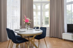 Dining - Elegant Apartment with a balcony | Excellent location near the Market Square (Wrocław)