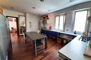 Kühlschrank, Geschirrspüler