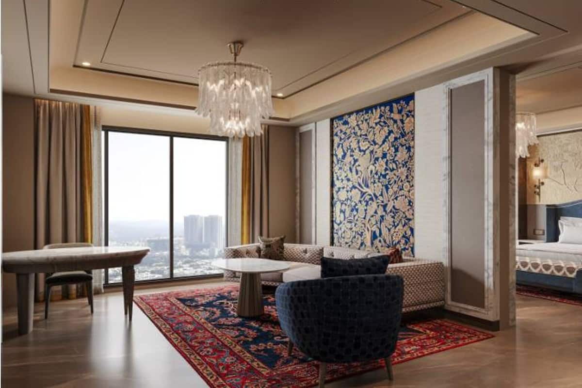 Suite familiar | Minibar, caja de seguridad en la habitación y escritorio