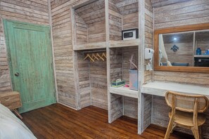 Shower, hair dryer, towels, soap - The Sweat Villa Warung and SPA (Klungkung)