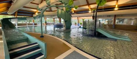 FerienhĂŒtte, 3Â Schlafzimmer, Raucher, Terrasse | Pool | AuĂenpool