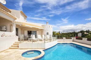 Pool - Casa Pequena Torre - Charming Villa in Sesmarias with Private Pool and Sea View (Carvoeiro)
