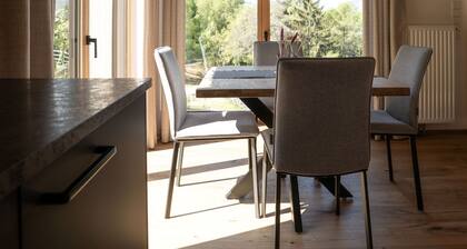 Apartment „Hochwart“ mit Bergblick, Gemeinschaftspool und WLAN