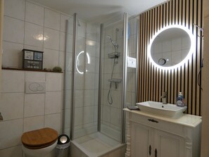 Bathroom - Vrbo Property (Handewitt)