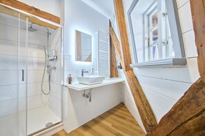 Shower, hair dryer, towels - fewo1846 - Südwind - Vacation with dog in a windmill with max. 2 persons (Flensburg)