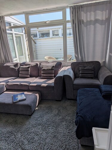 Bungalow Sleeps 4 With Parking