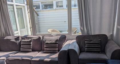 Bungalow Sleeps 4 With Parking