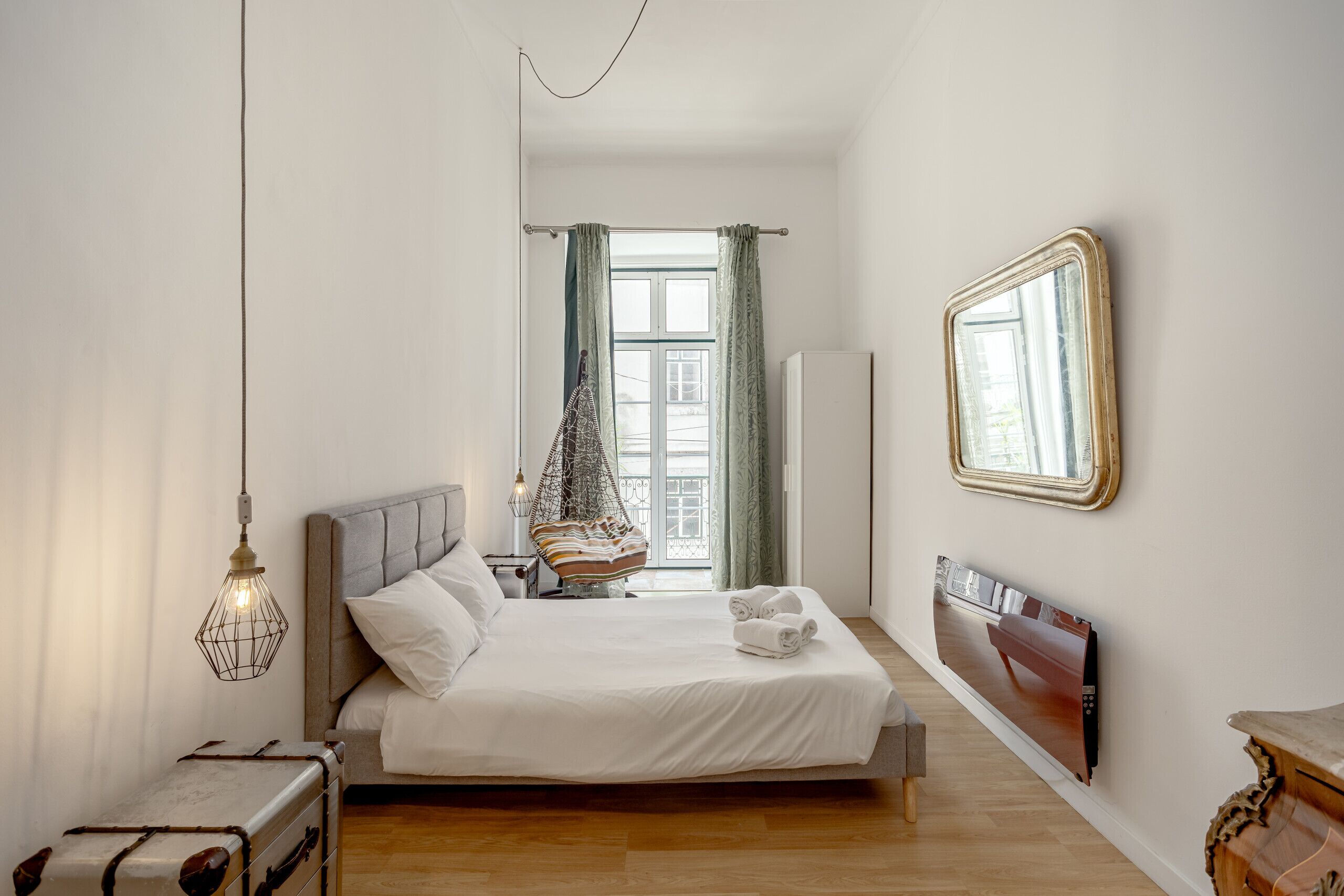 1 bedroom, bed sheets