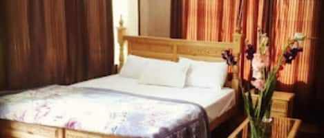 Deluxe Double Room, Mountain View | Soundproofing, iron/ironing board, free WiFi